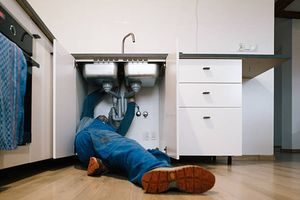 Professional Emergency Plumber technician working in Medford, OR